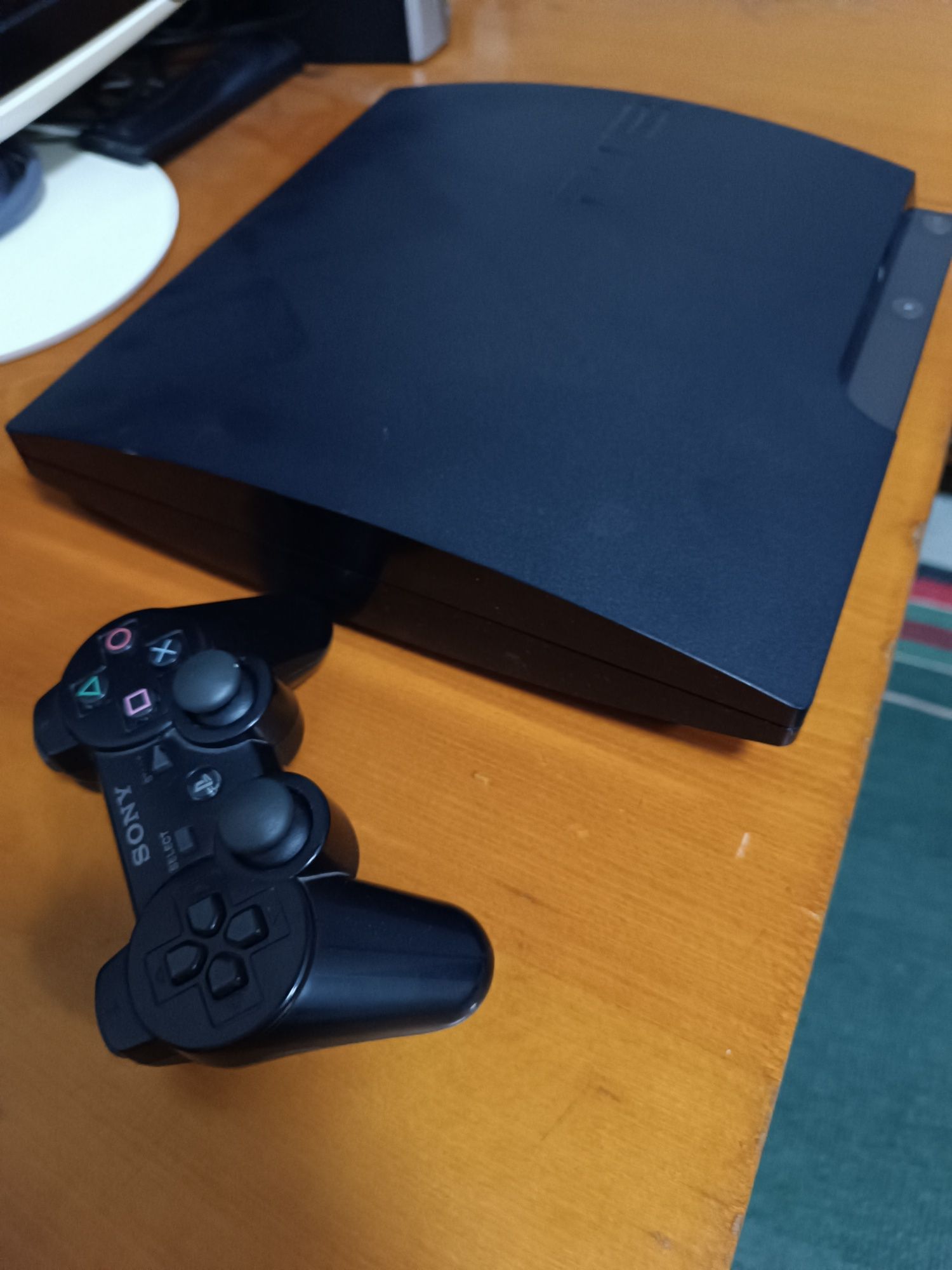 Playstation 3  /   320 gb  /   sostoyaniya  yaxshi /
