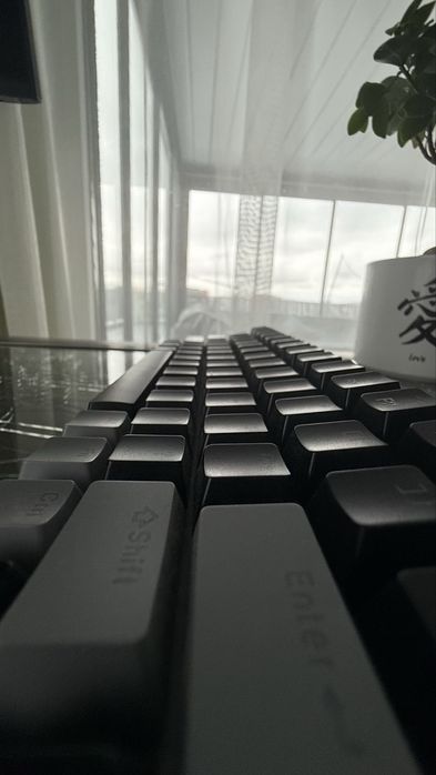 Tastatura Mecanica Gaming Timebox 60%,design negru-gri cu LED-uri RGB.