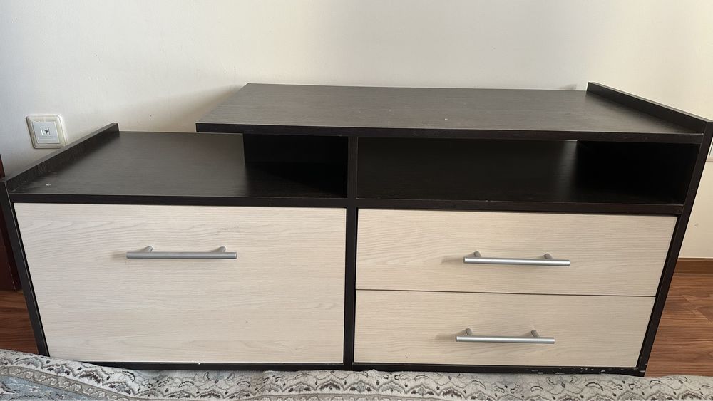 Продам тумбу под телевизор