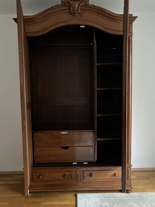 Френска махагонова спалня с мебели с мрамор