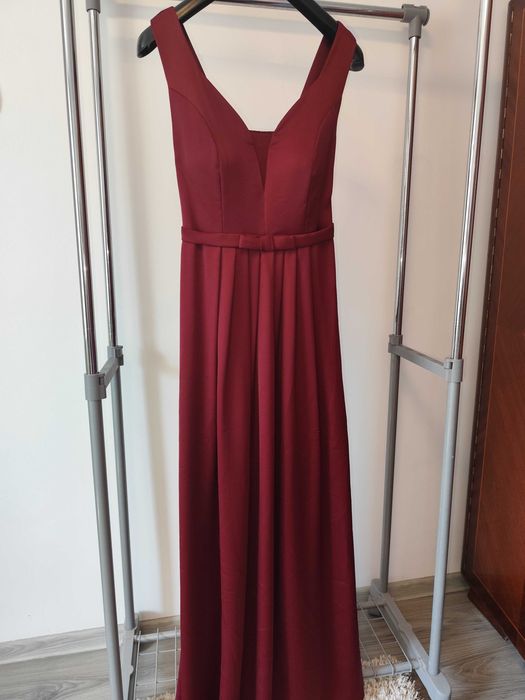Vând rochii noi elegante