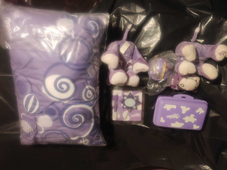 Рекламни Милка/Milka артикули- възглавничка, плючени играчки, чаши