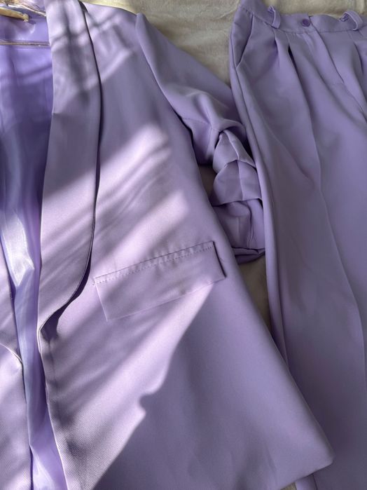 Свеж костюм от две части