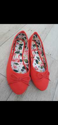 Червено-оранжеви обувки тип пантофка