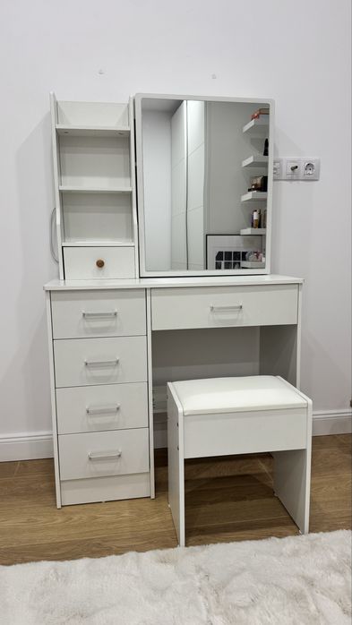 Masa de toaleta pentru machiaj