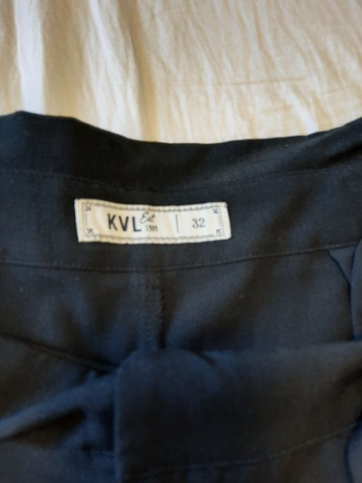 Vand pantaloni scurți dama