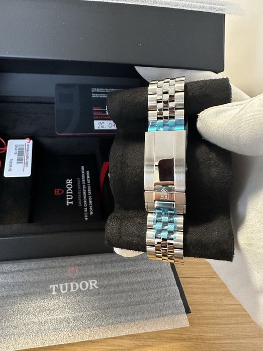 ceas TUDOR Black Bay 58 Burgundy 2025