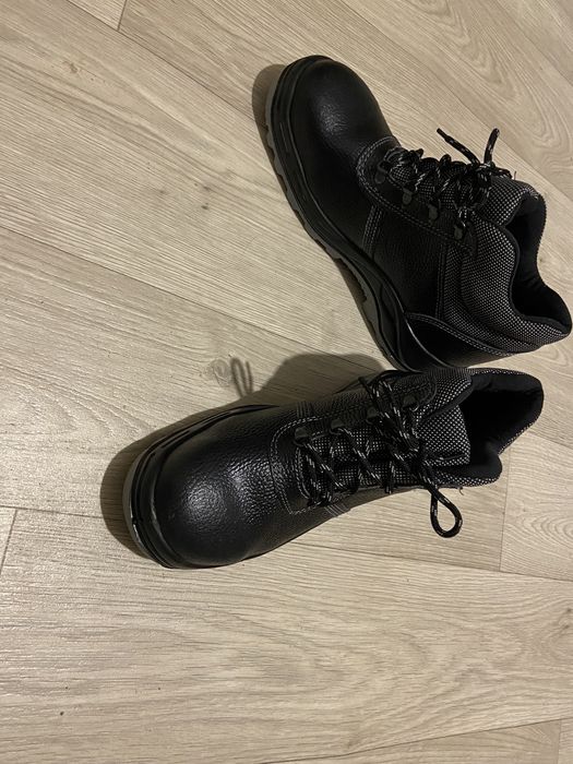 Продам ботинки мужские