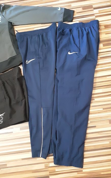 (M 137-147) NIKE оригинален екип 3 части(60лв)шорти(30лв)тениски(25лв)