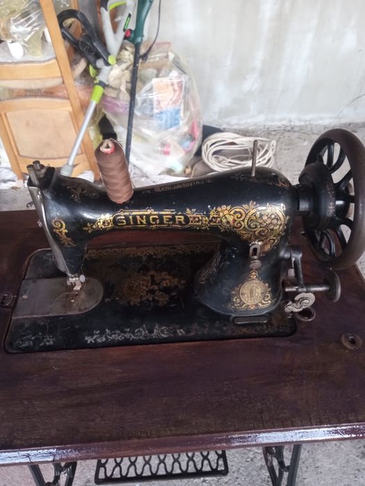 Mașină de cusut Singer funcțională