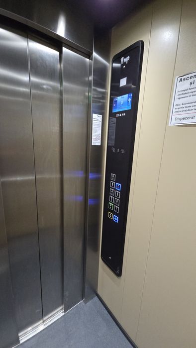 2 camere Victoriei, etaj 7/8, lângă școala 19, vedere spre munți.