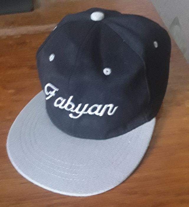 Șapcă Fabian gri cu negru.