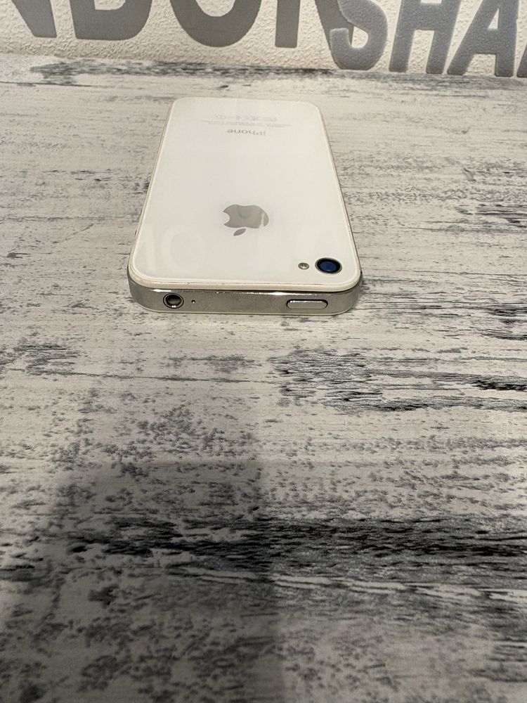 iPhone 4s, черен и бял