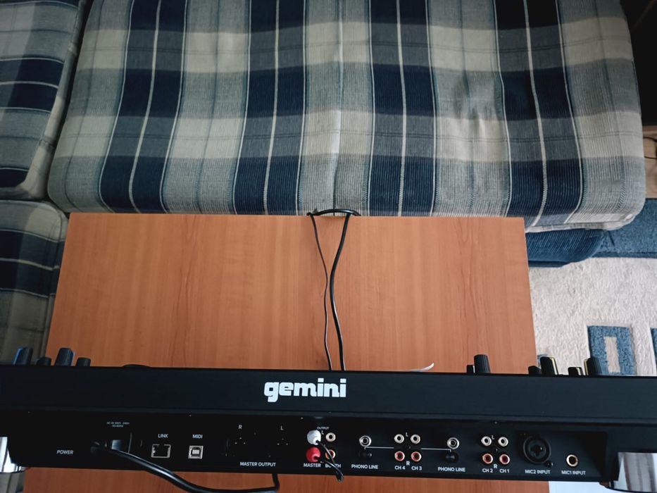 Vând consolă marca Gemini sdj 4000
