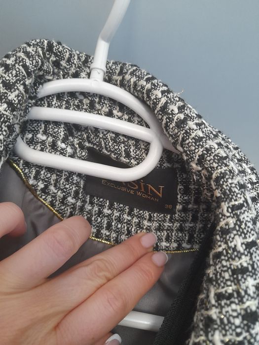 Дамско  сако букле със златни нишки  много красиво стой отг на С /М