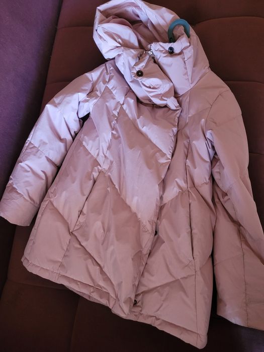 Продам куртку с капюшоном на весну ,осень.