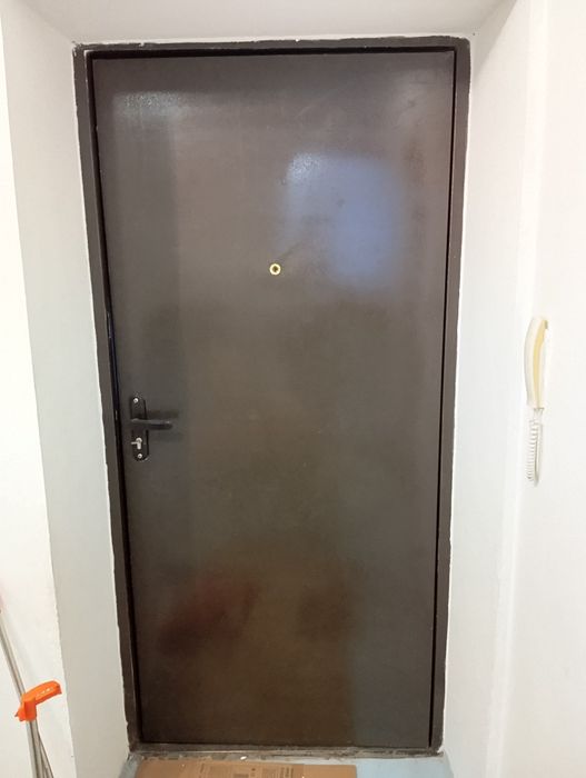 Входная квартирная железная металлическая утепленная дверь