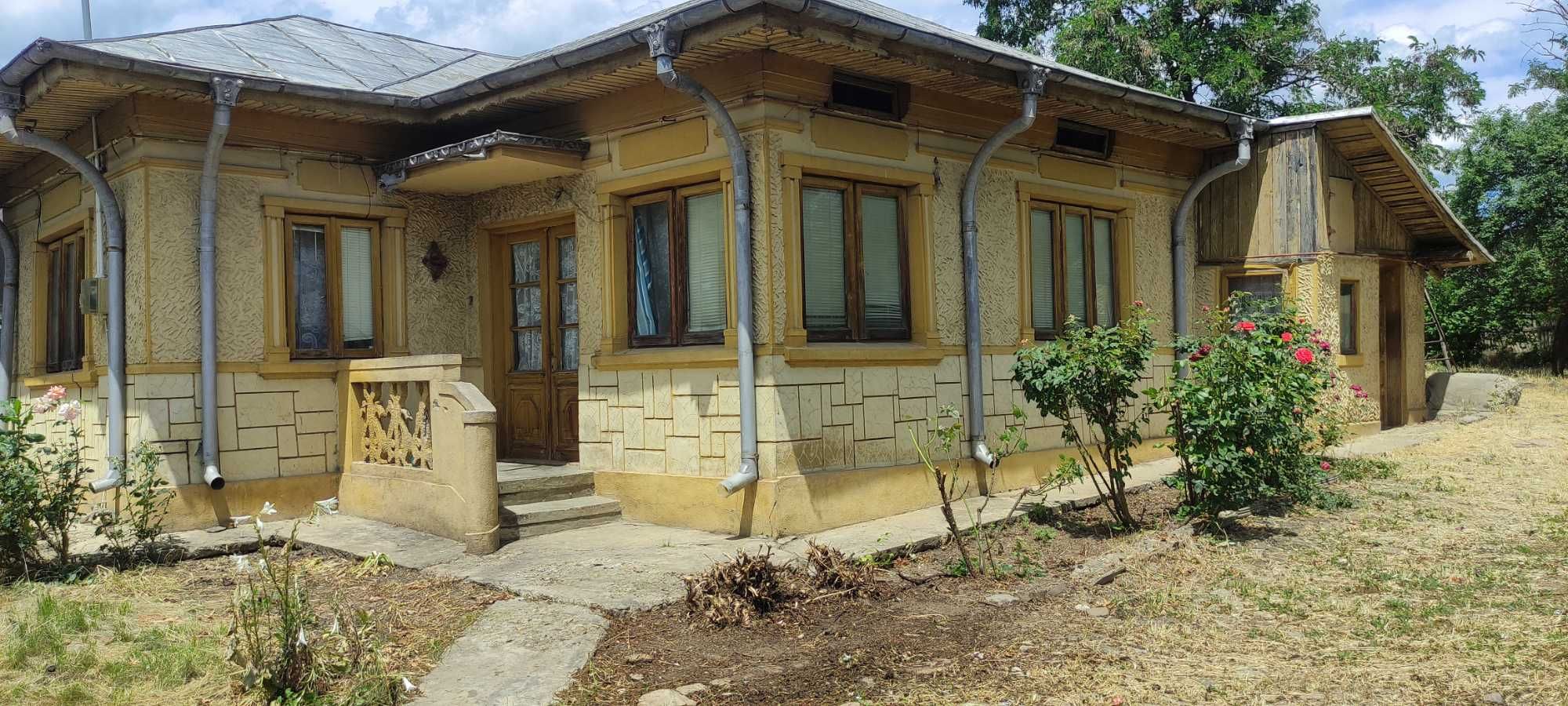 Casa de vanzare ,800 mp. teren str. Dreptatii  Rm. Sarat