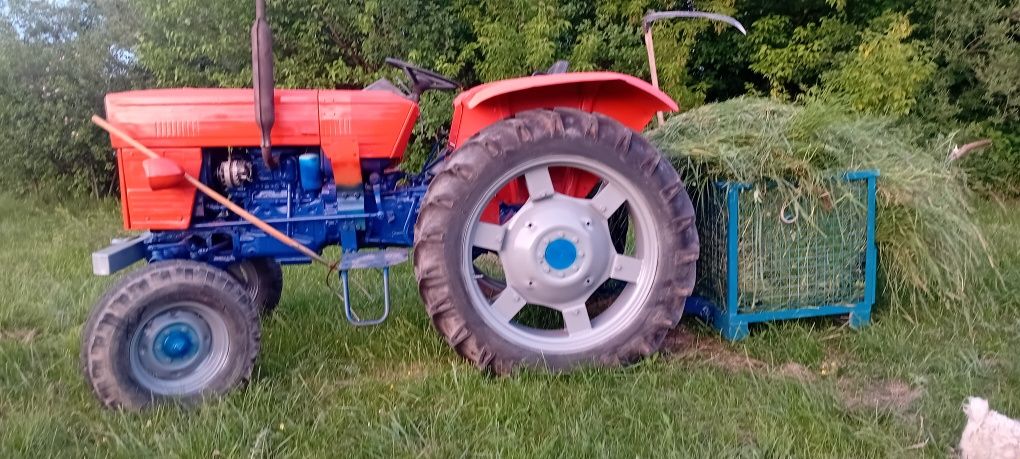 Vând trator utb 45 detine tote actele talon si carte