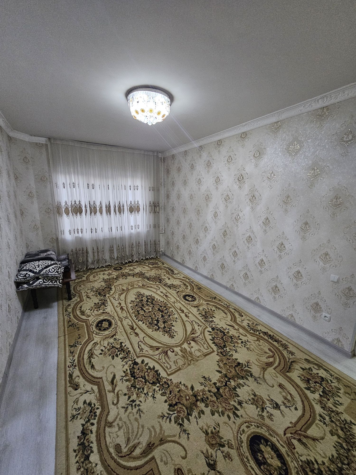 Продаётся уютный квартира на Алмазарском районе.