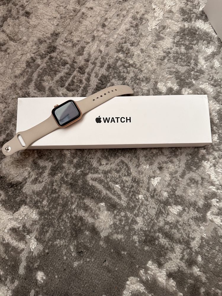 Macbook & Apple Watch