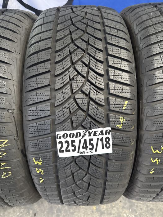 225/45/18 Good Year M+S