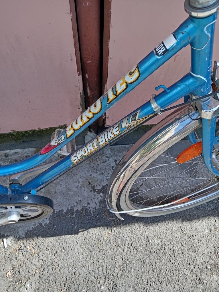 Bicicletă damă albastră.