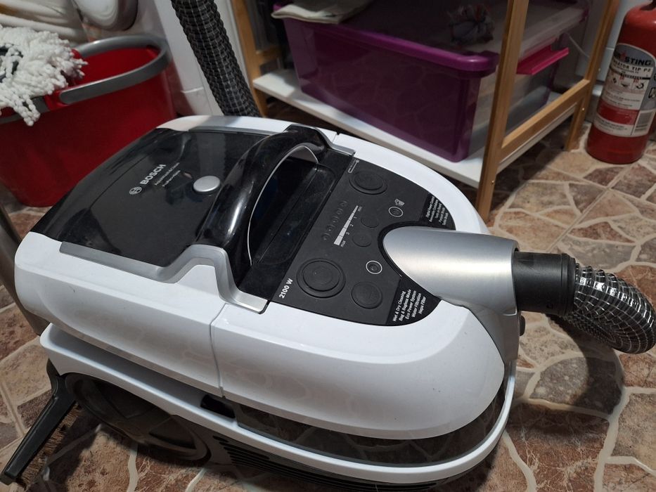 Aspirator cu spalare Bosch BWD421PRO, 2100 W, Filtru Hepa, Perii Turbo
