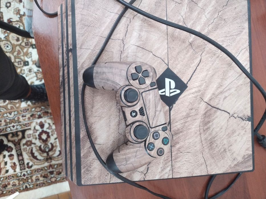 Sony Playstation 4 pro продам