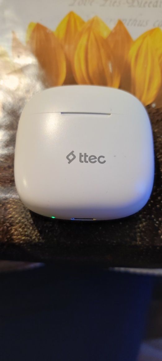 Продавам безжични слушалки ttec
