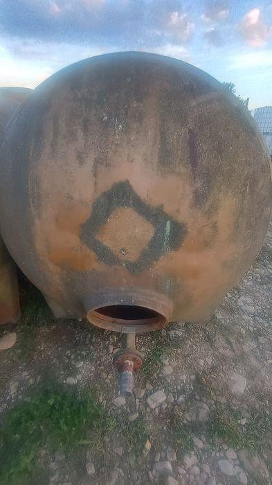 Vând bazin fibră 10.000 litri cisternă/remorcă