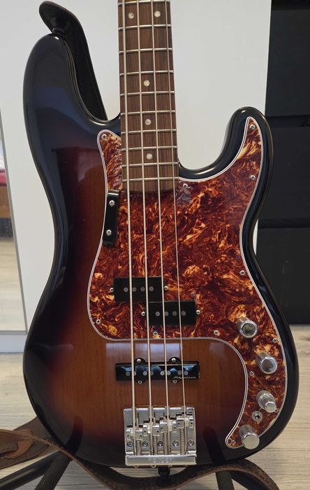 Vând Fender Player Plus Active PJ Precision Bass