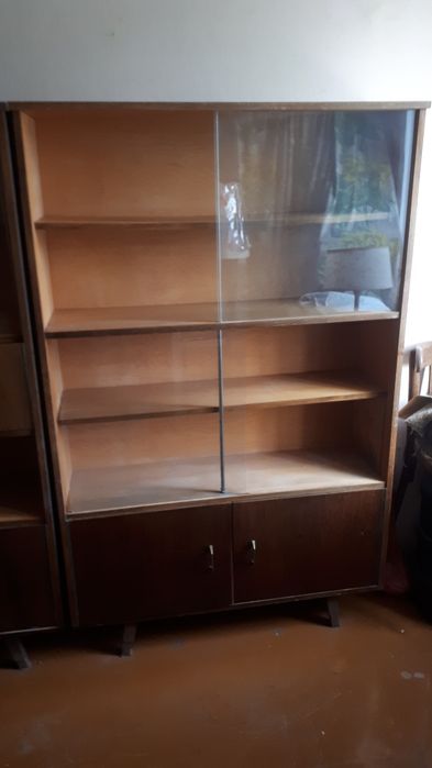 Шкафы книжные б/у