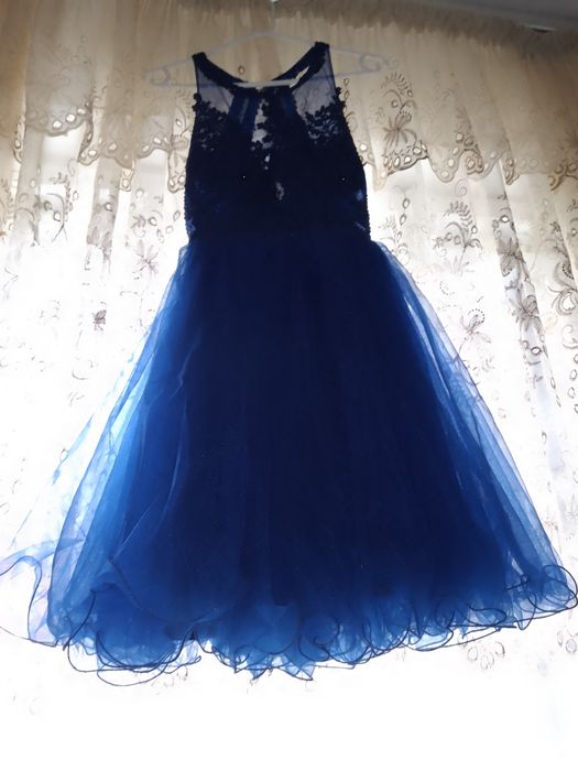 Vând rochie.Tin să menționez că am purtat-o o singură dată.