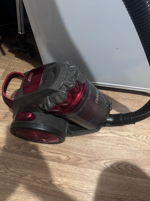 Продам пылесос рабочий 10 тысяч