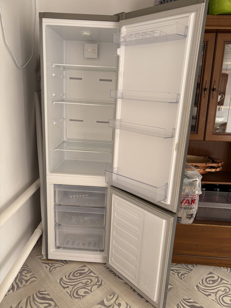 Холодильник Beko RCNK310KC0S