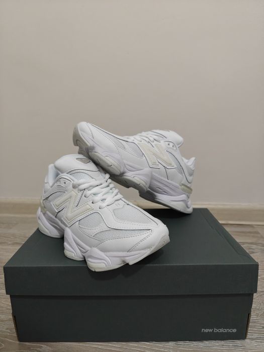 New Balance 9060 бели