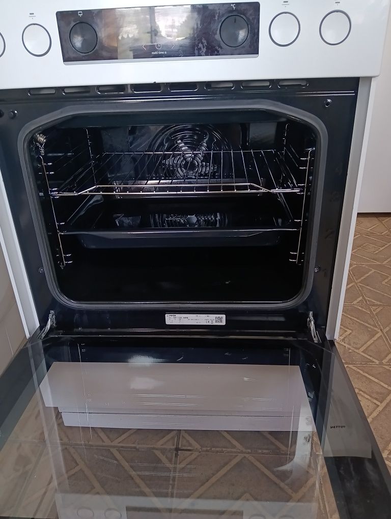 Свободно стояща печка с керамичен плот Gorenje 2 години гаранция!