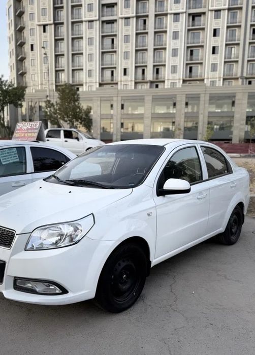 Nexia 3 avtomashinasi sotiladi.