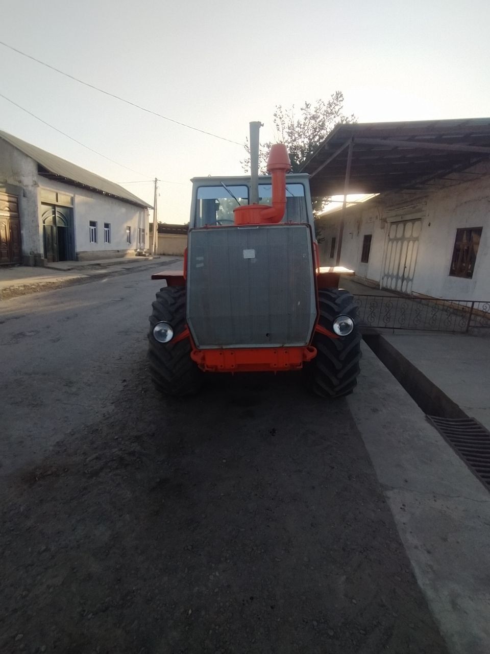 T 150 traktori skrpri blan sotiladi holat alo