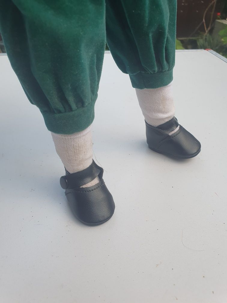 Papusa portelan baiat 46 cm costum elegant catifea rosu verde