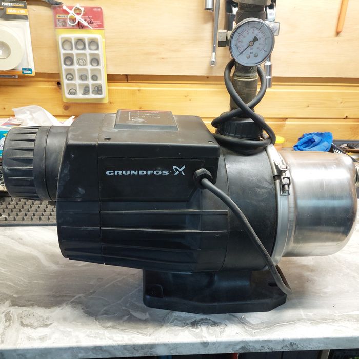 Hidrofor electronic Grundfos. MQ3-45B