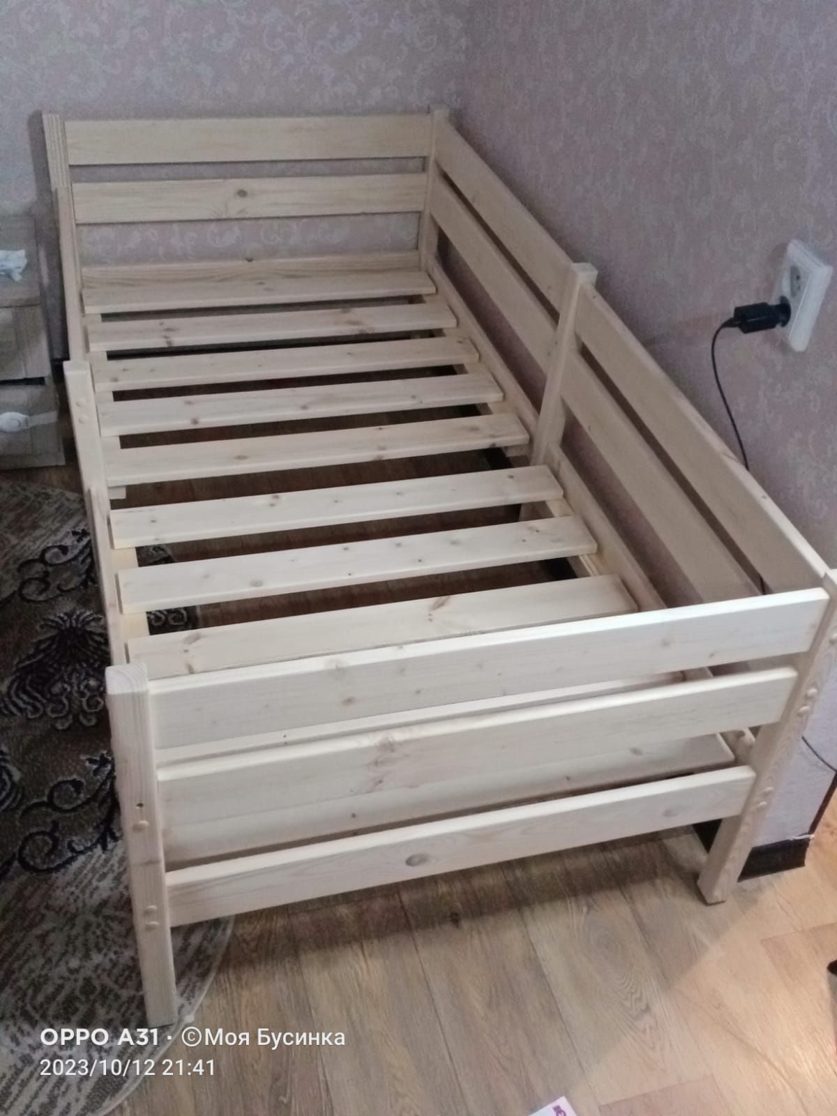 Детская кроватка из чистого массива сосны