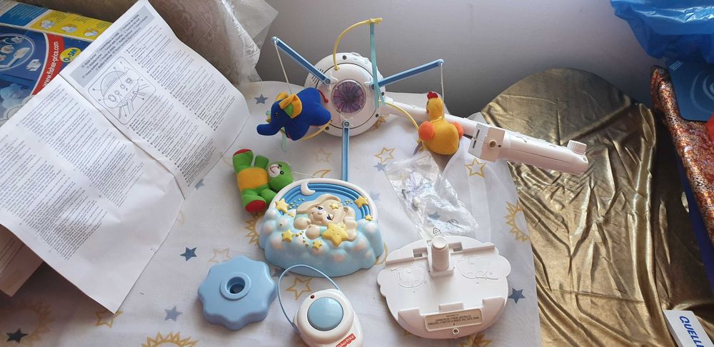 Carusel pentru bebe Fisher Price cu proiectie si telecomanda