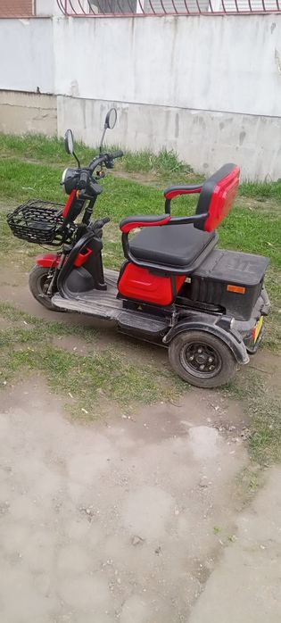 Vând tricicleta electrica noua
