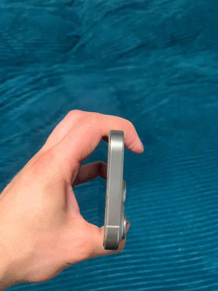 iPhone 15 pro 256 gb natural titanium