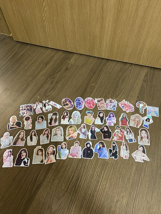 Продаю , наклейки Twice