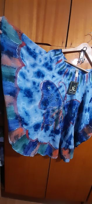 Bluză nouă, model fluture.