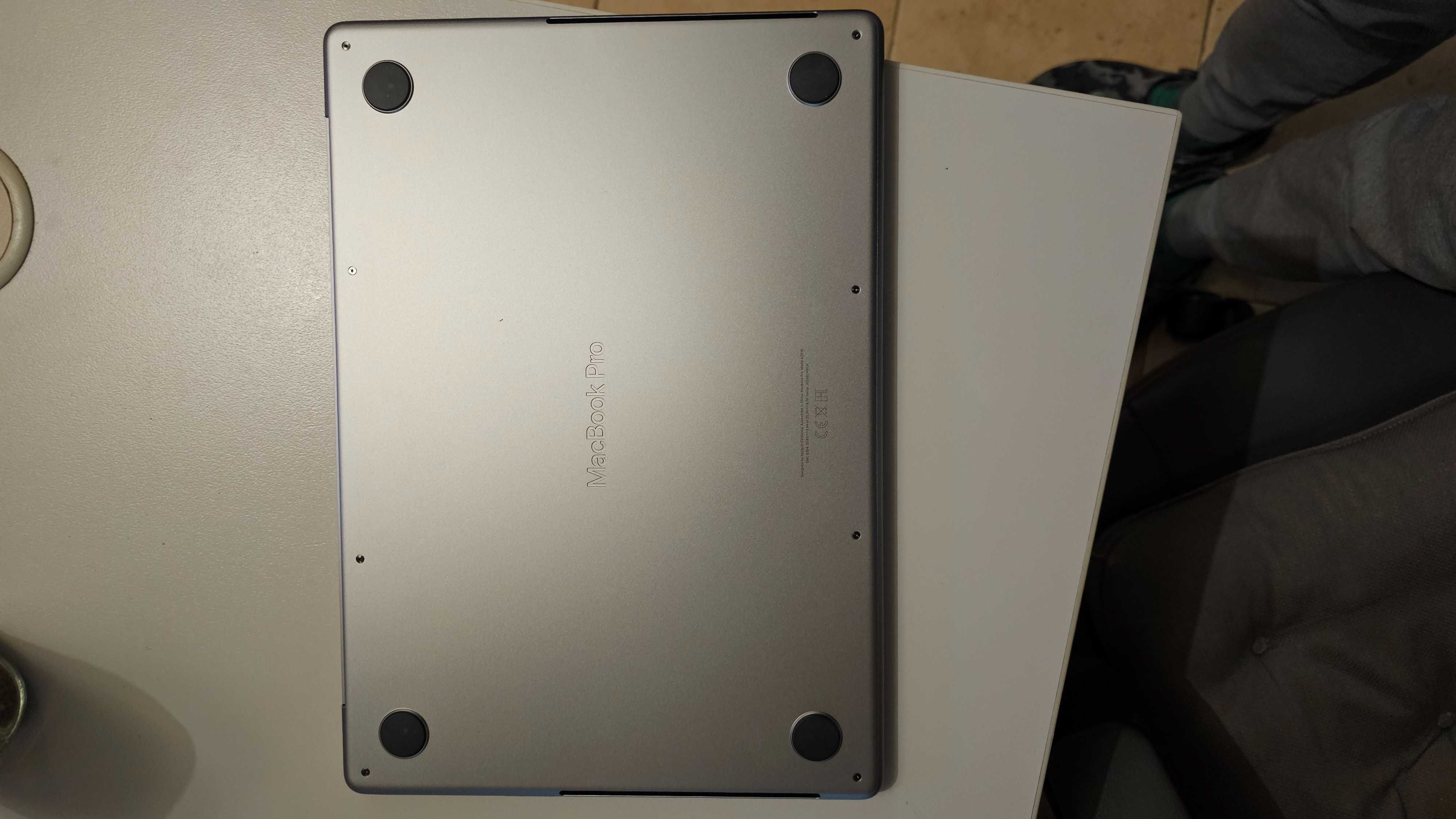 Macbook pro a2918