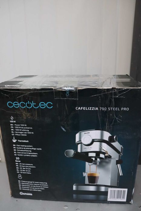 Кафемашина Cecotec Cafelizzia 790Pro, 1350W, 20Bar,разпенител за мляко